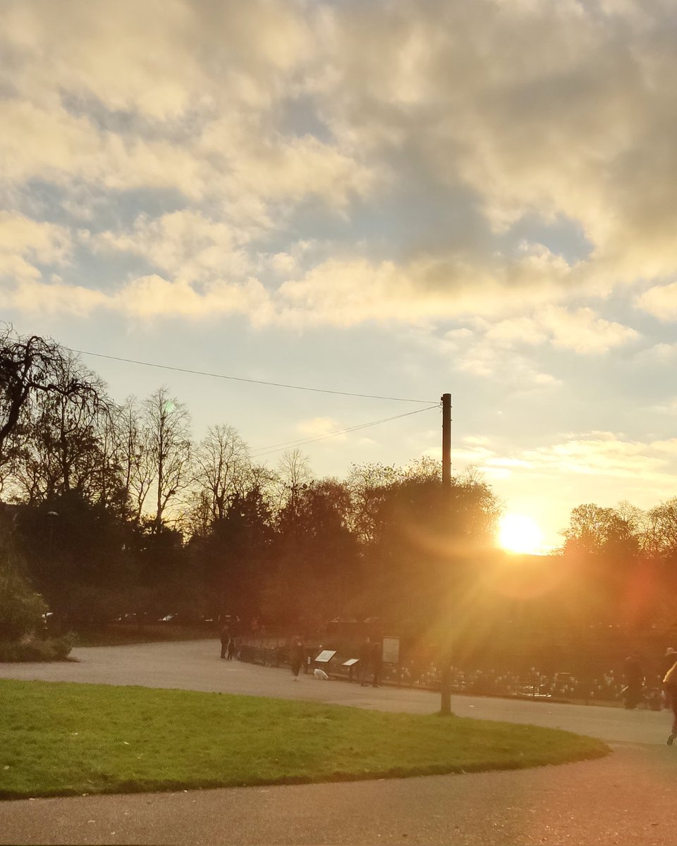 Hello Friday! The weather's lovely so why not come grab a coffee or lunch at the café and go for a walk in the park? We offer both stay in and take away options. Here until 4pm. 
.
Our @coffeecranks cart is at #chorlton <a href="/_makersmarket/">Makers Market</a> tomorrow and at @mag_platthall on Sunday