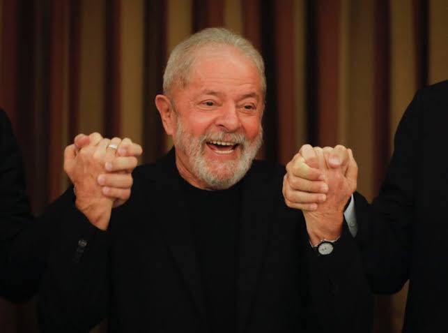 updatecultura's tweet photo. Por falta de provas, inquérito contra filhos de Lula é encerrado. 

Assim, o futuro presidente consegue sua 22° vitória na Justiça, e segue elegível e para a corrida presidencial no próximo ano. https://t.co/36NDp9EOfP