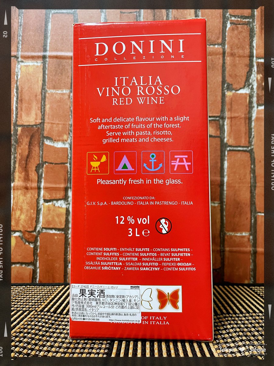 TokyoSienne88's tweet photo. はぁ〜😑。グラスに #赤ワイン についで→やっと週末気分😆
今日はレビュー読んで買ってみた #bib の #イタリアワイン 🍷
#donini #Italia #vino #rosso #baginbox #コルヴィーナ #メルロー
#デイリーワイン #merlot
#Gruppo
#ワイン好き #winelover #おうちワイン
https://t.co/7C7h5evm0c https://t.co/F9JGdygm9o