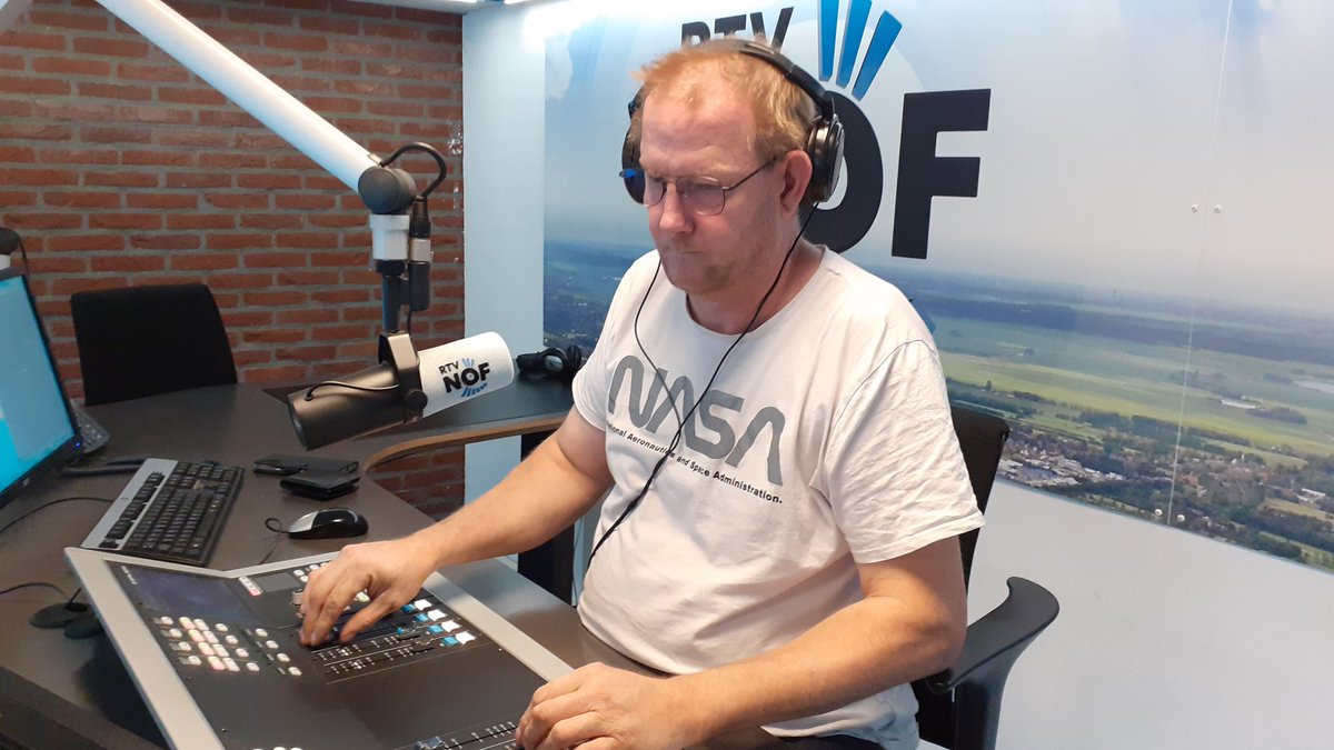 Rûnwei Sport is er ook op de zondagmiddag met <a href="/VCTrynwaldenZO1/">VC Trynwalden ZO 1</a>-#Mildam met verslaggever Yde Prins, <a href="/vvakkrum/">vv  Akkrum</a>-<a href="/geel_wit/">Geel Wit</a> en <a href="/vvWarga/">VV Warga</a>-<a href="/vvdeWalden/">vv de Wâlden</a> Overzicht van korfbal, basketbal, waterpolo en wat verder ter tafel komt Presentatie: Jaap Melessen/Techniek: Wieger Postma.
<a href="/RTVNOF/">RTV NOF</a>