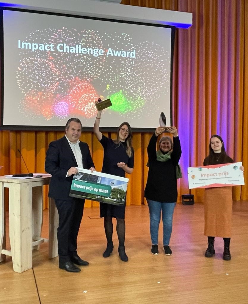 Het Impact Event is net afgelopen en de winnaars zijn bekend gemaakt! Van harte gefeliciteerd @niketanNL! Niketan heeft een persoonlijke wetenschapper gewonnen. MA. Robin Aarts trekt een half jaar met de organisatie op en helpt de volgende stap te zetten in impactmanagement.