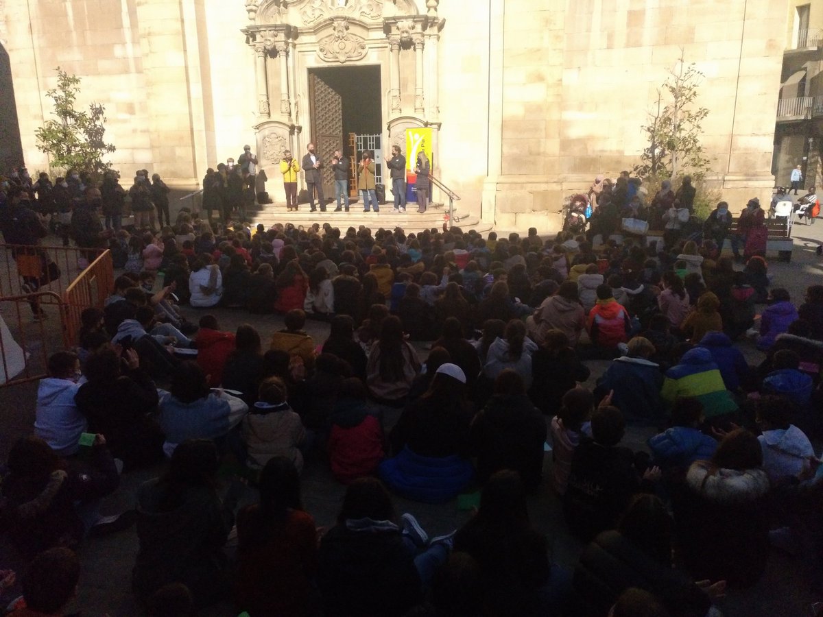 ajtarrega's tweet photo. ✔️ Participem a la cloenda de la campanya de conscienciació 'Treu-te 1 Kg', en què alumnes de l'Escola Pia de #Tàrrega han recaptat més d'un miler de productes d'alimentació, higiene i material escolar. Donacions efectuades a Càritas. Moltes gràcies per la vostra #solidaritat! 🙌 https://t.co/Rh4AvwSgM6