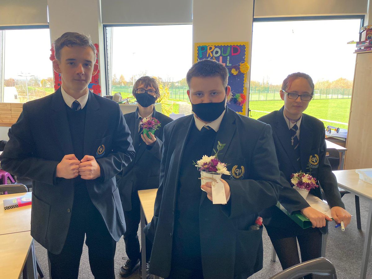 cvhs_sfl's tweet photo. S4 Citizenship Group were making flower buckets and carrying out market research in preparation for their Christmas project. 🎅🏻🎄🤶🏻⛄️#believeachieveaccomplish #HSPO @ClydeValleyHS https://t.co/1AJnwiqblN