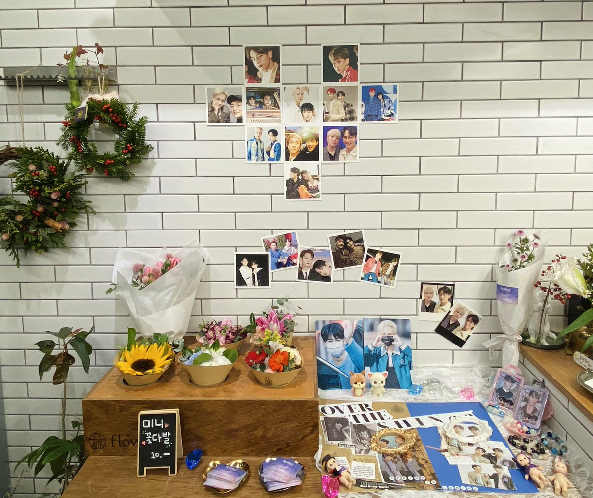 Bumsa_'s tweet photo. ˏˋ°•*⁀➷
           ·₊˚❀·₊˚
💙플라워림은 준비 완료💖

매장 내부에 꾸며져 있는 물품들은 전부 눈으로만 보고 사진으로만 담아주세요. 절대 만지지 말아주세요🤚 내일부터 플라워림에서 만나요! https://t.co/OgOnohxlqQ