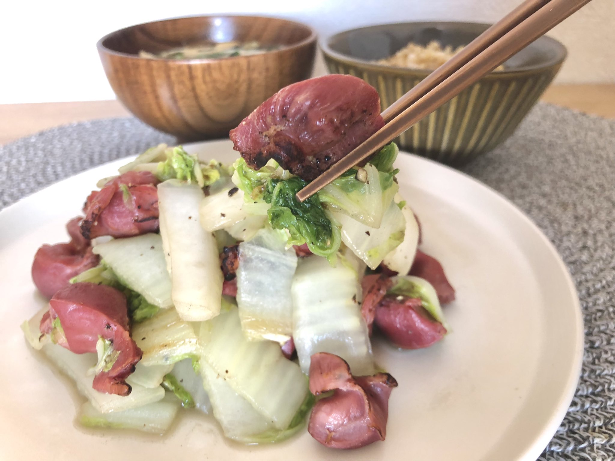 りえ 管理栄養士のカンタン低脂質レシピ 砂肝はダイエッターにおすすめの低脂質食材 でも下処理がめんどくさい その手間をなくした スーパーで買える冷凍砂肝 そのままでもおいしいけど にくにく 白菜 解凍した砂肝を ごま油小さじ1 2で炒めると お