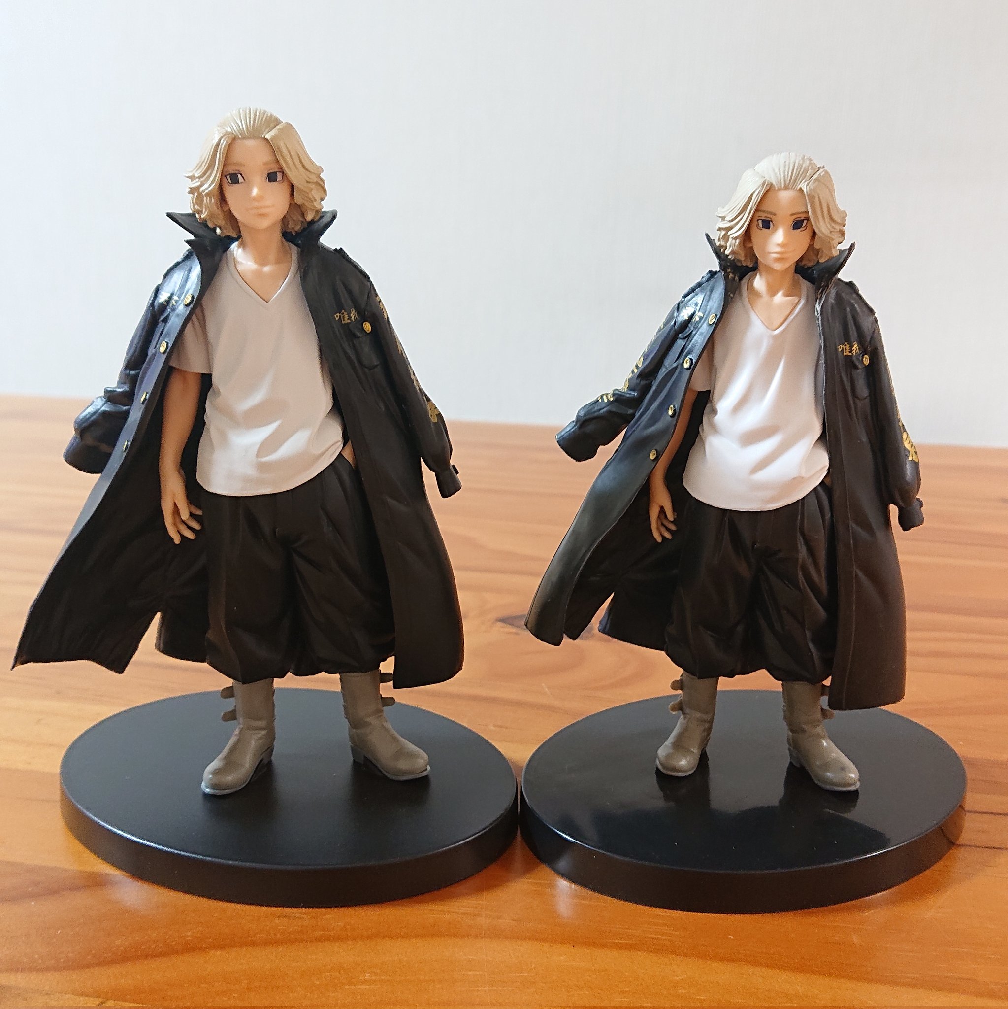 Sasa 東京リベンジャーズのマイキーフィギュアの偽物を買ってみました 画像はすべて左側が正規品です 偽物は少し小さいです 顔も 台座も違います マイキーフィギュア 東リベ コピー品 T Co Dea9toymr9 Twitter