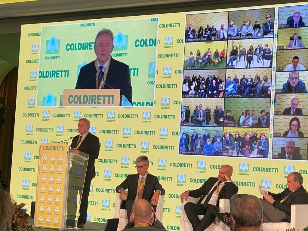 jwojc's tweet photo. Speaking at the International Forum on Agriculture &amp; Food, organized by @coldiretti in Rome, with a presentation on the #FutureofCAP &amp; the opportunities for developing a sustainable and resilient agri-food sector.
Thx for the invitation. It's always a pleasure to engage with you. https://t.co/QoPmBOr4RO
