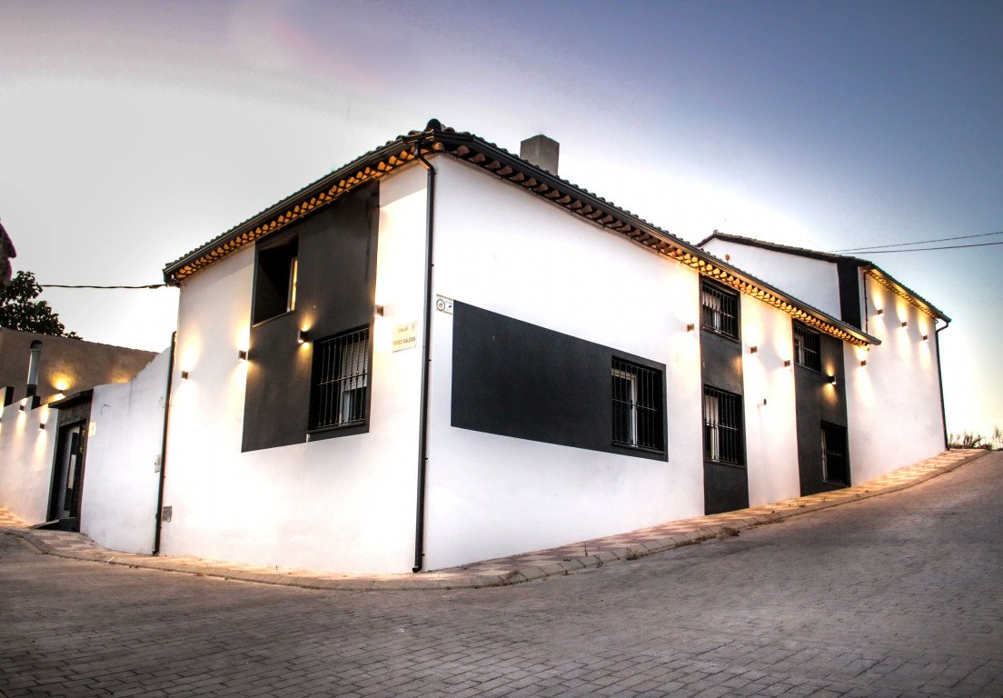 Rusticae's tweet photo. 🆕 ¿Pensando en la próxima escapada con amigxs en una casa rural? En The Hamlet by @XUQgroup  disfrutarás de unos días memorables en una tradicional villa/masía manchega privada, rehabilitada con mucho estilo. Reserva ya en https://t.co/dKkx9Zh2oD https://t.co/ee9zEpA01x