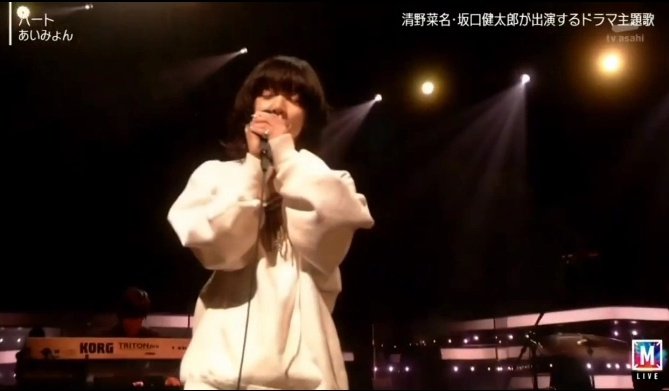 machikomomo14's tweet photo. I feel like something was lacking and oh it's the mic stand. xD
I love her performance huhu she looked so nervous at the end but she did great. 🤍 #Msute https://t.co/srOFyVEzBJ