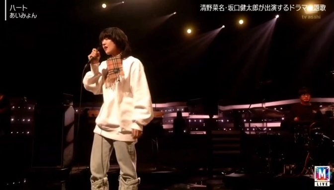 machikomomo14's tweet photo. I feel like something was lacking and oh it's the mic stand. xD
I love her performance huhu she looked so nervous at the end but she did great. 🤍 #Msute https://t.co/srOFyVEzBJ
