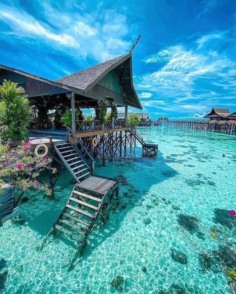 staycationig's tweet photo. Air dia tu jernih betul! Best ni kalau boleh honeymoon dekat sini 😍😍

🚏Kapalai Island, Semporna, Sabah. https://t.co/bZJIBMf5LG