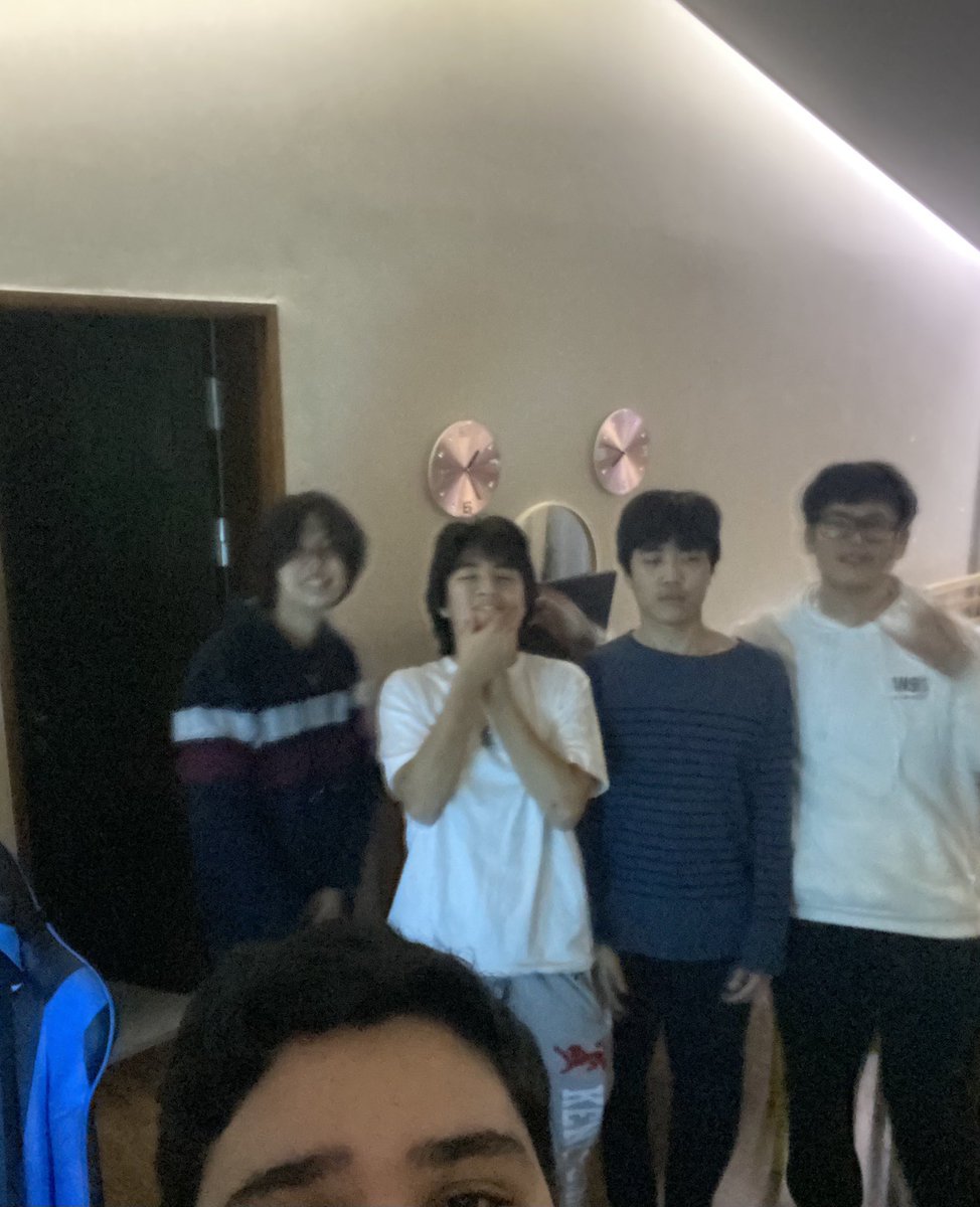 r1val sub tweet media