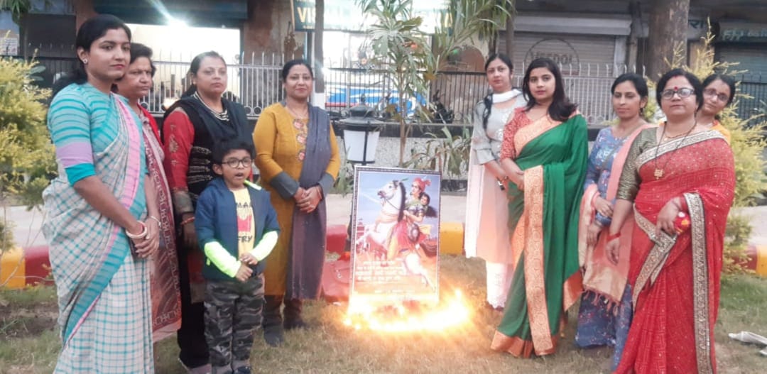 <a href="/SulochanaMaurya/">Sulochana Maurya</a> <a href="/myogiadityanath/">Yogi Adityanath</a> <a href="/AdorableAnu2/">अनुष्का (प्रदेश महामंत्री) उ.प्र. महिला शिक्षक संघ</a> <a href="/PMOIndia/">PMO India</a> <a href="/SwamiPMaurya/">Swami Prasad Maurya</a> <a href="/UPGovt/">Government of UP</a> <a href="/drdwivedisatish/">Dr Satish Dwivedi</a> <a href="/geetashakyaUP/">Geeta Shakya (मोदी का परिवार)</a> <a href="/JagranNews/">Dainik Jagran</a> <a href="/sunilbansalbjp/">Sunil Bansal</a> <a href="/SanjayK69394877/">Sanjay Kumar Shukla</a> <a href="/pksbup/">प्रमेन्द्र शुक्ल Pramendra shukla</a> <a href="/UPMahilaKalyan/">UP Mahila Kalyan</a> <a href="/aajtak/">AajTak</a> <a href="/ETVBharatUP/">ETVBharat UttarPradesh</a>
