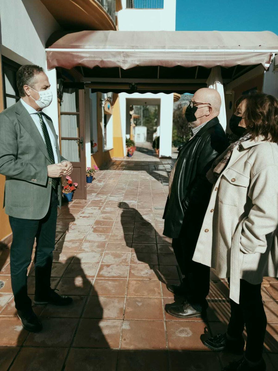 TurismoAND's tweet photo. 🙌🏻 Apostamos por la🌐#digitalización para reforzar la competitividad de la oferta hotelera 🏨en la provincia de #Córdoba.
📌 DT @AngelPimentel_ ha visitado el alojamiento LodelHobby, beneficiario de las #ayudas #Pymetic.
🗣 "La tecnología es motor de cambio del sector". https://t.co/DMsgJqIIlL