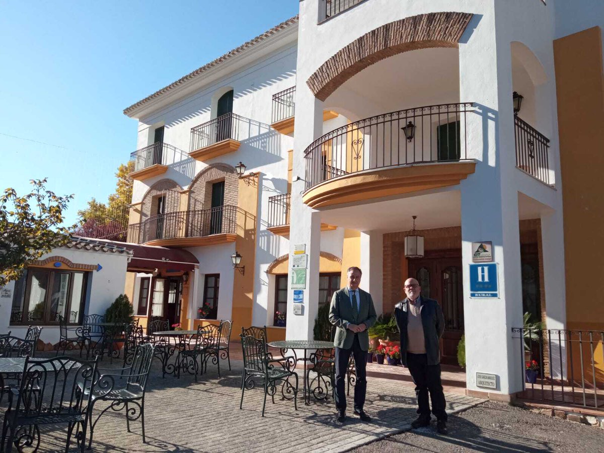 TurismoAND's tweet photo. 🙌🏻 Apostamos por la🌐#digitalización para reforzar la competitividad de la oferta hotelera 🏨en la provincia de #Córdoba.
📌 DT @AngelPimentel_ ha visitado el alojamiento LodelHobby, beneficiario de las #ayudas #Pymetic.
🗣 "La tecnología es motor de cambio del sector". https://t.co/DMsgJqIIlL