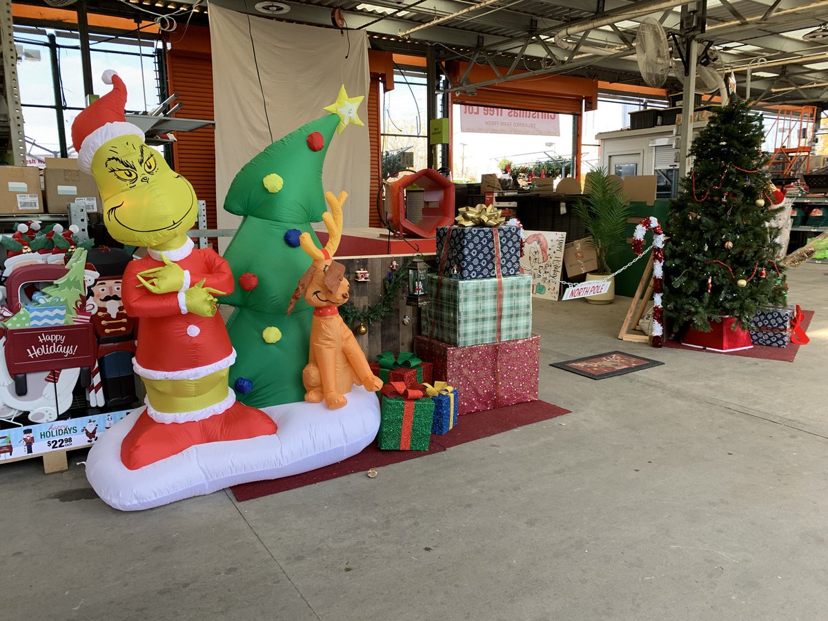 mariaS_depot's tweet photo. Our Christmas tree cutting station at 0976 is almost complete! It’s beginning to look a lot like Christmas 🎄 🎅 #njmetro #ewingstrong #holidayseason #safetyfirst https://t.co/HEKQcAOFE6