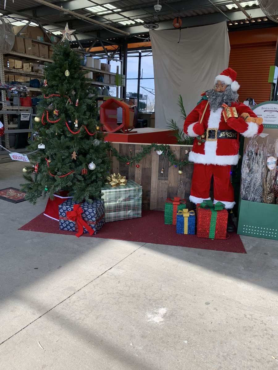 mariaS_depot's tweet photo. Our Christmas tree cutting station at 0976 is almost complete! It’s beginning to look a lot like Christmas 🎄 🎅 #njmetro #ewingstrong #holidayseason #safetyfirst https://t.co/HEKQcAOFE6