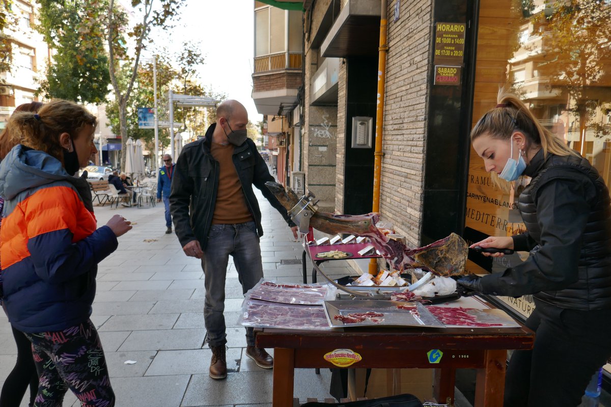 Hoy nuestros amigos de Charcutería&amp;degustación <a href="/Garciz_XiD/">Garciz</a> en la rambla de #Cornella están haciendo durante todo el día una degustación GRATUITA de productos <a href="/dalenagastro/">Dalena Gastronomia</a>  #Jamones <a href="/jamonBEHER/">BEHER</a> y quesos manchegos . NO TE LO PUEDES PERDER! Productos de calidad a muy buen precio