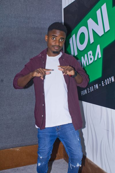 sautipwaniradio's tweet photo. Njoo tupige Sherehe #Furahiday
#JioniBomba
#LuiNaY
#PunguzaStressOngezaMiaka #SiklilizaSauti
#SikilizaSauti
94.2FM Mombasa, 103.4FM Voi, 103.3 FM Malindi/Galole
106.7FM Lamu, Online radio https://t.co/rP6iteJ7ti
Studio lines: 0732 942 942 / 0712 942 942
SMS line: 0769 228 281 https://t.co/JNlPESGBhD