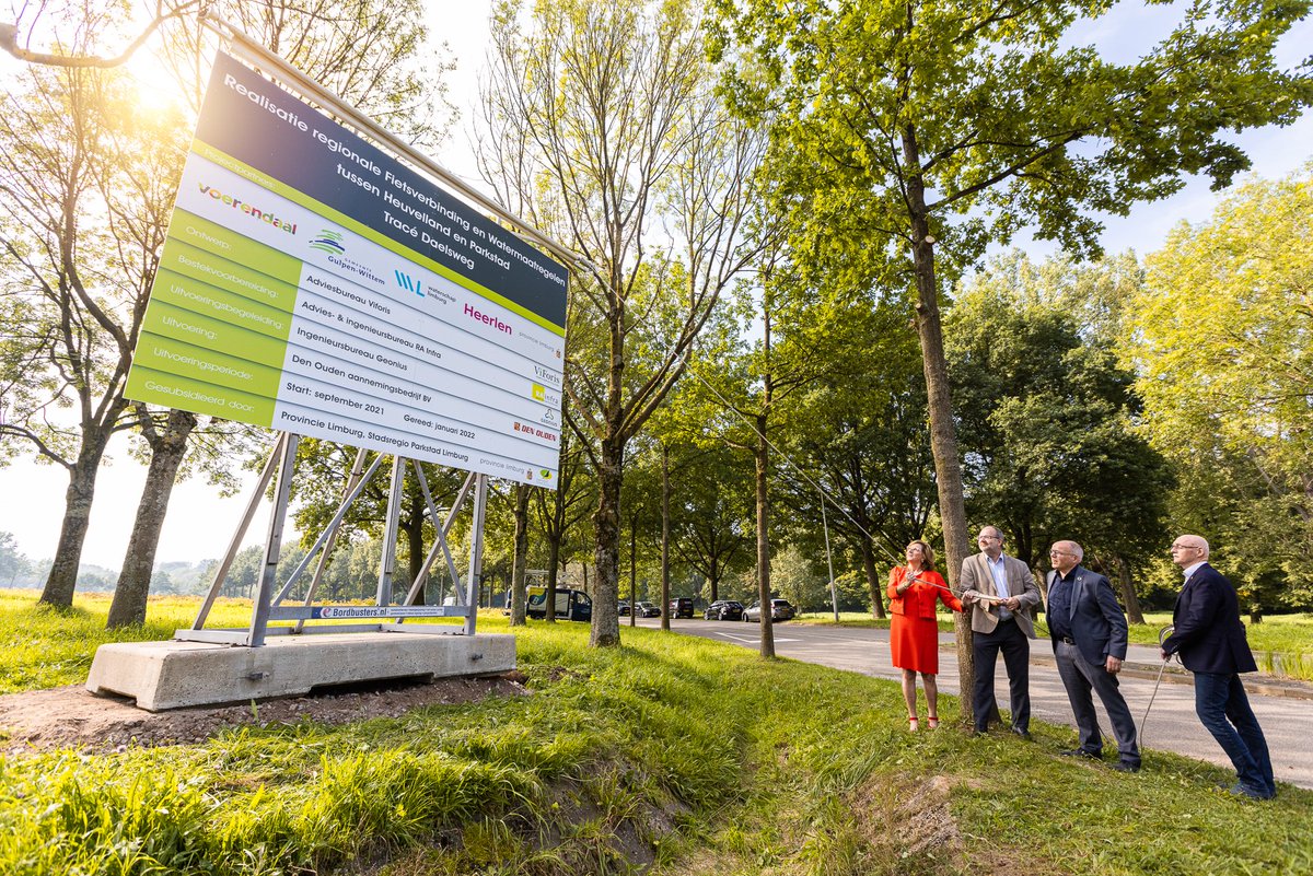 Op dit moment wordt er gewerkt aan een nieuwe fietsverbinding tussen het Heuvelland en Parkstad. Zo wordt de weg veiliger en prettiger voor alle weggebruikers. Op de hoogte blijven? 
👉 bit.ly/3cvUilk