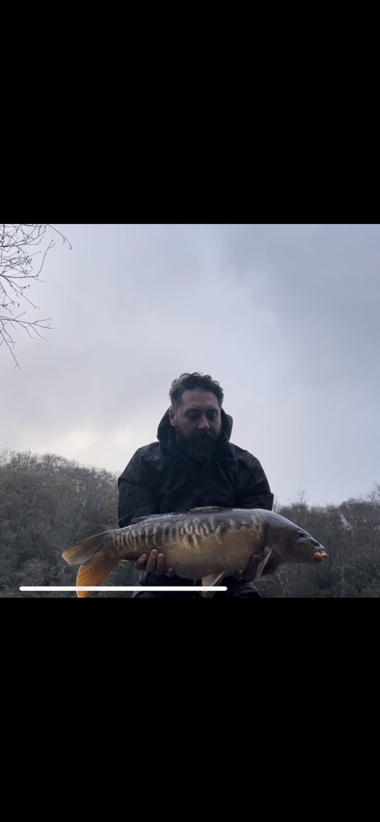 CarperCornish's tweet photo. Quick overnighter in the rain and had a right result. 20.1, 19.2 and 17.9  waters been fishing proper hard over recent weeks so chuffed to get 3 out @ccmoore_baits @NashTackleUK https://t.co/fURFaSjKt7