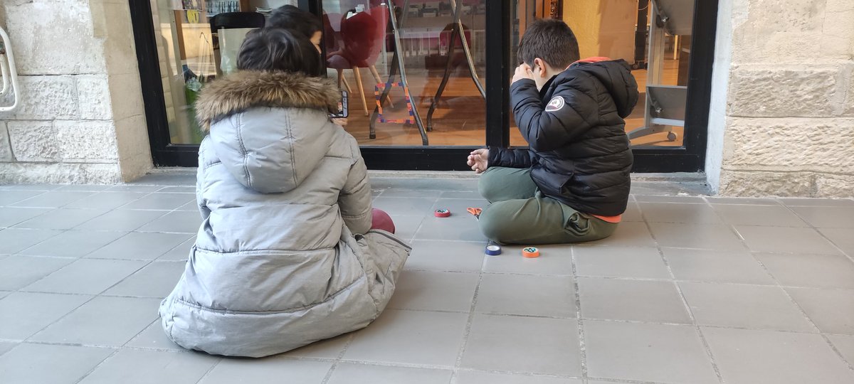 Anonymal's tweet photo. 🐧☀️ Aujourd'hui, c'est journée OBCJ à la bibliothèque @LaMejanes ! Nous accueillons les #scolaires pour des ateliers créatifs, audiovisuels et numériques : #stopmotion, #fondvert, #BDnumerique et bien plus encore ! https://t.co/HSTCmPasYt