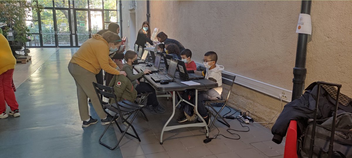 Anonymal's tweet photo. 🐧☀️ Aujourd'hui, c'est journée OBCJ à la bibliothèque @LaMejanes ! Nous accueillons les #scolaires pour des ateliers créatifs, audiovisuels et numériques : #stopmotion, #fondvert, #BDnumerique et bien plus encore ! https://t.co/HSTCmPasYt