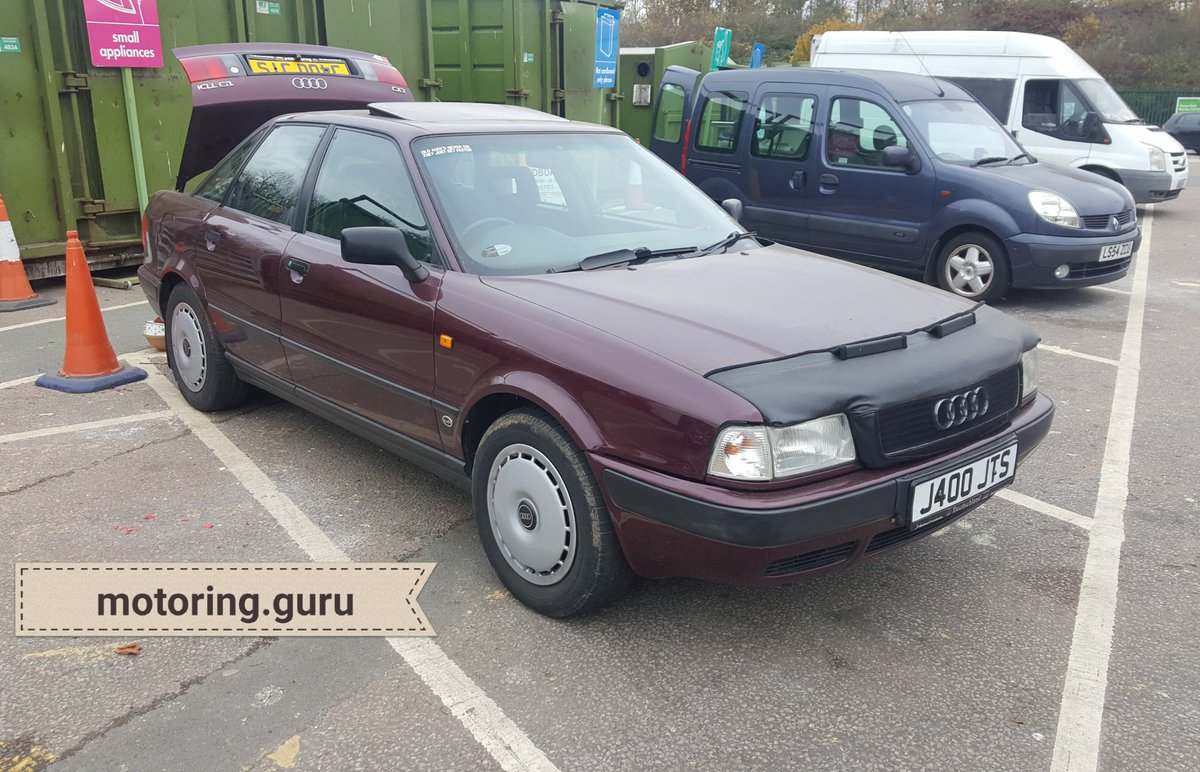 motoringguruUK's tweet image. 🎶Who's that gigilo on the street, with his hands in his pockets and his crocodile feet...Wearing padded bras, sucking beer through straws...🎶

Spot of the day?- 1994 (private plate) Audi 80 with vunderbra and trims.
#helloboys
#Audi80