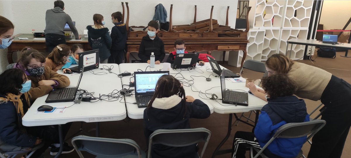 Anonymal's tweet photo. 🐧☀️ Aujourd'hui, c'est journée OBCJ à la bibliothèque @LaMejanes ! Nous accueillons les #scolaires pour des ateliers créatifs, audiovisuels et numériques : #stopmotion, #fondvert, #BDnumerique et bien plus encore ! https://t.co/HSTCmPasYt