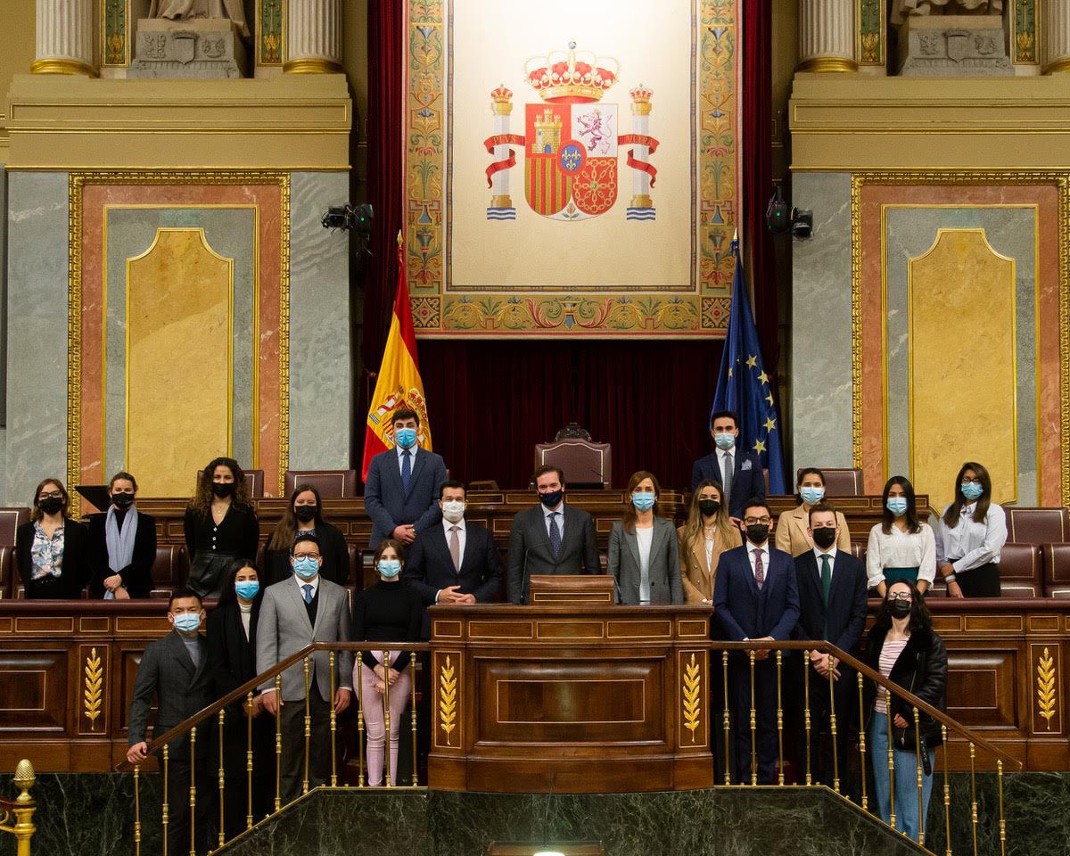 mcpc_unav's tweet photo. Iniciamos el tercer día de visitas en el @Congreso_Es, parada obligada para hablar de comunicación política. 
Visita guiada, charla con @HispanPablo en el hemiciclo y sesión con su #Dircom.
¡Gracias, Pablo!
#Compol 
#MCPC18
#seguimosaprendiendo https://t.co/DpYNUooQVj
