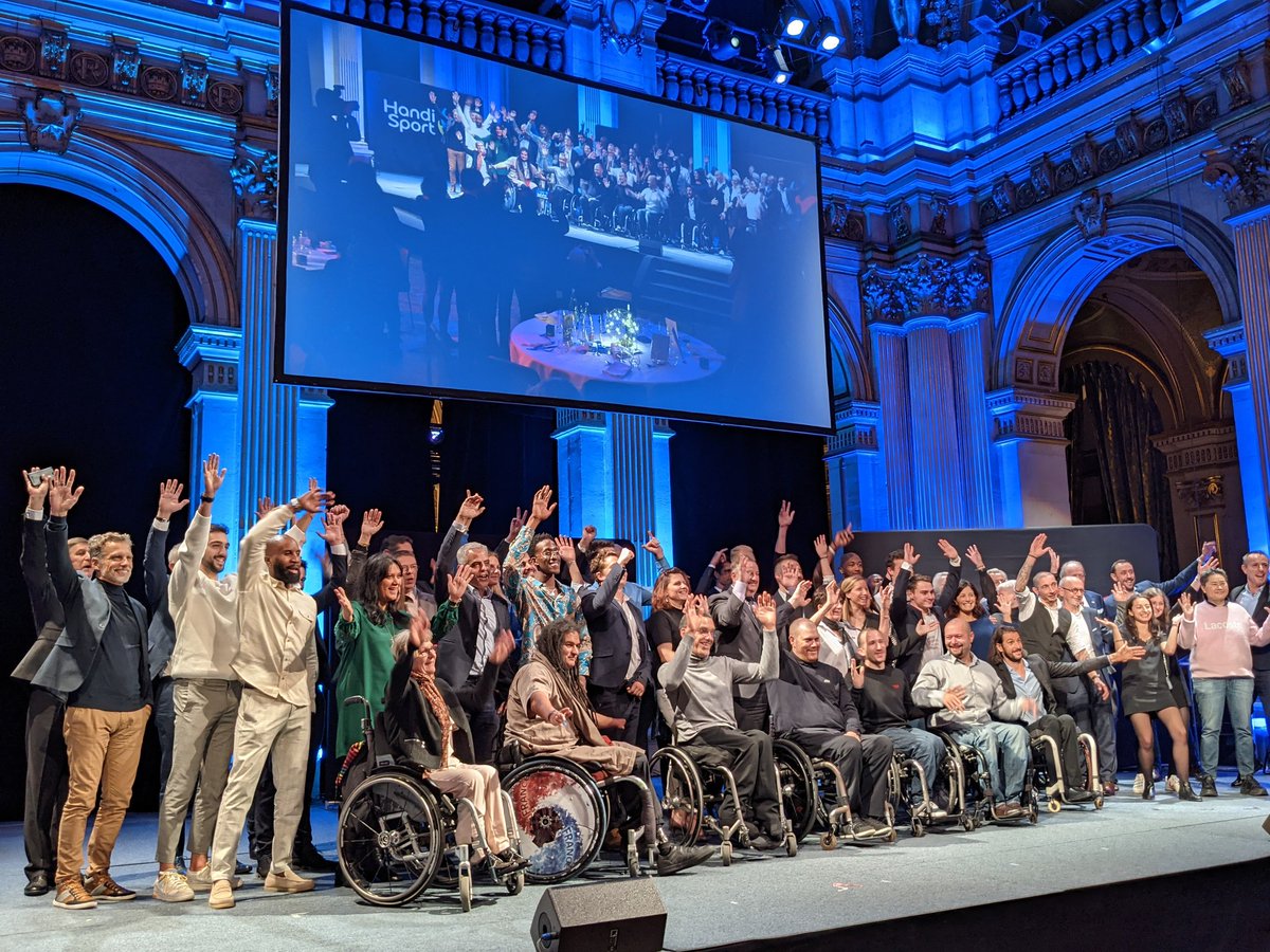 Soutien hier soir du <a href="/groupecovea/">Groupe Covéa</a> pour célébrer avec <a href="/FFHandisport/">FFHandisport</a> les athlètes médaillés des Jeux Paralympiques de Tokyo 🏅
Reflet d'un engagement pour développer la #diversite en entreprise et l'insertion professionnelle des personnes en situation de #handicap 
#PreuveEnEst