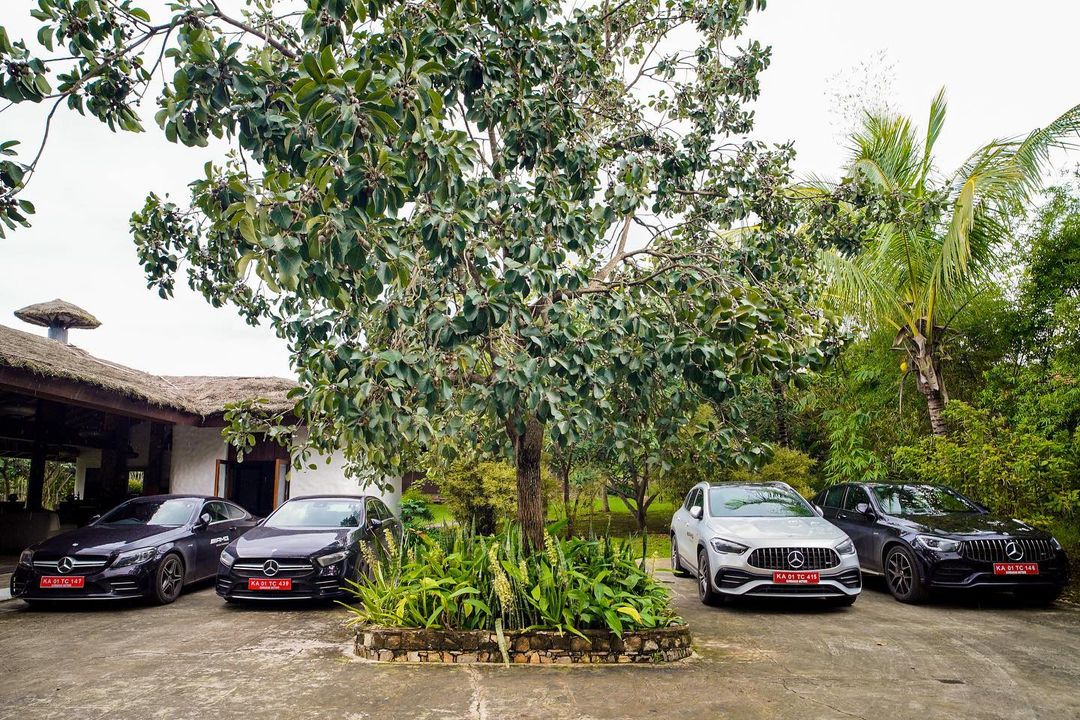 sundaram_motors's tweet photo. After a long day of power packed driving with the mile munching AMG’s, our patrons were welcomed by the exotic and beautiful landscape of The Serai, Bandipur.
#AMGDrive #20YearsofStardoM #Bandipur #Mysuru #Manipal #Chikmagalur #Mangalore #Hassan #Coorg #Serai https://t.co/OL9Hh4GhFw