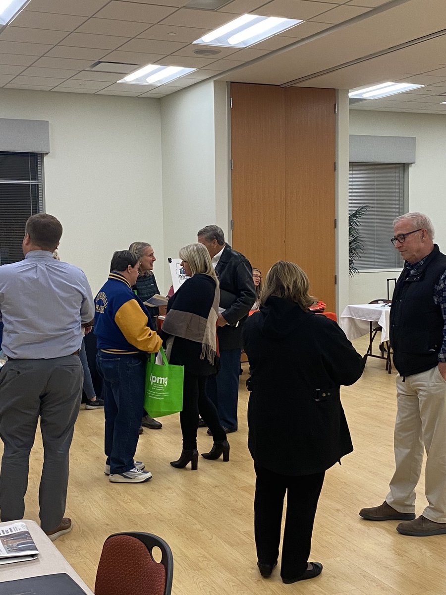 gartenforsenate's tweet image. Had a great evening at the Family and Social Services Administration open house at Ivy Tech-thanks to all the families and service providers that came out! The highlight of my evening was randomly running in to one of my biggest inspirations-Christa Dismore! 

#fssa
#insenate45