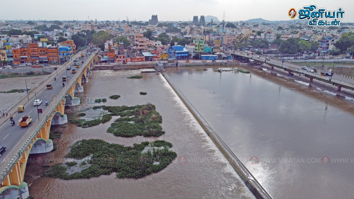 maduraites's tweet photo. வைகை அணையில் இருந்து திறந்து விடப்பட்ட தண்ணீர் மதுரை வைகை ஆற்றை கடந்து செல்லும் காட்சி ❤️
© - @JuniorVikatan
#vaigai | #avbridge | #Madurai https://t.co/o5WoGeJfz6