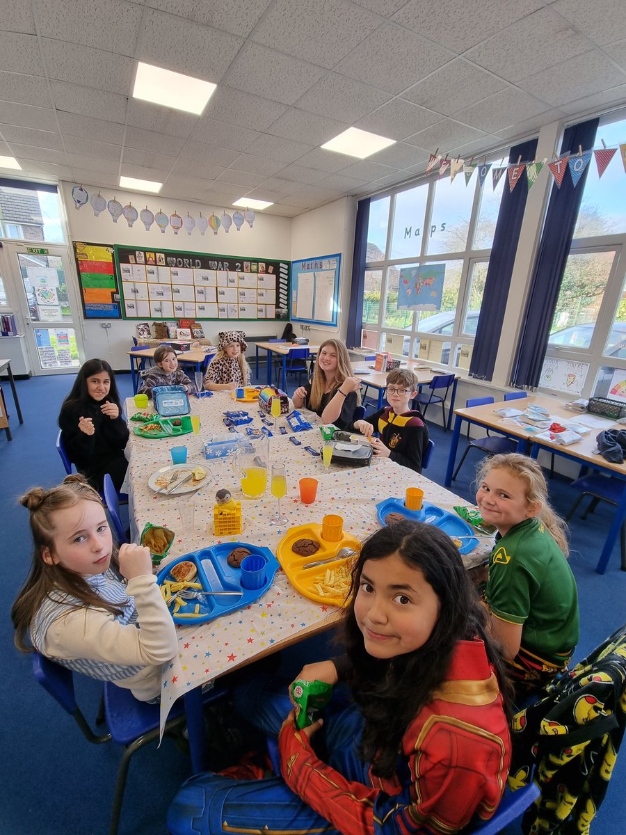 MarklandHill's tweet photo. Friday treat time in Linden #VIPLunch https://t.co/Q5PT8B7uUX