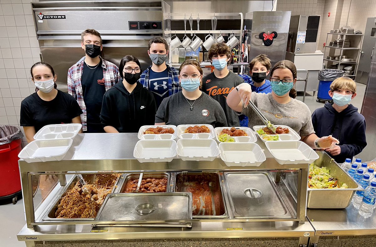 Holley_MS_HS's tweet photo. Congratulations on a successful spaghetti 🍝 dinner fundraiser for those traveling to Costa Rica 🇨🇷 this Spring!  It was delicious 😋 #family https://t.co/ksLVVbCVs0