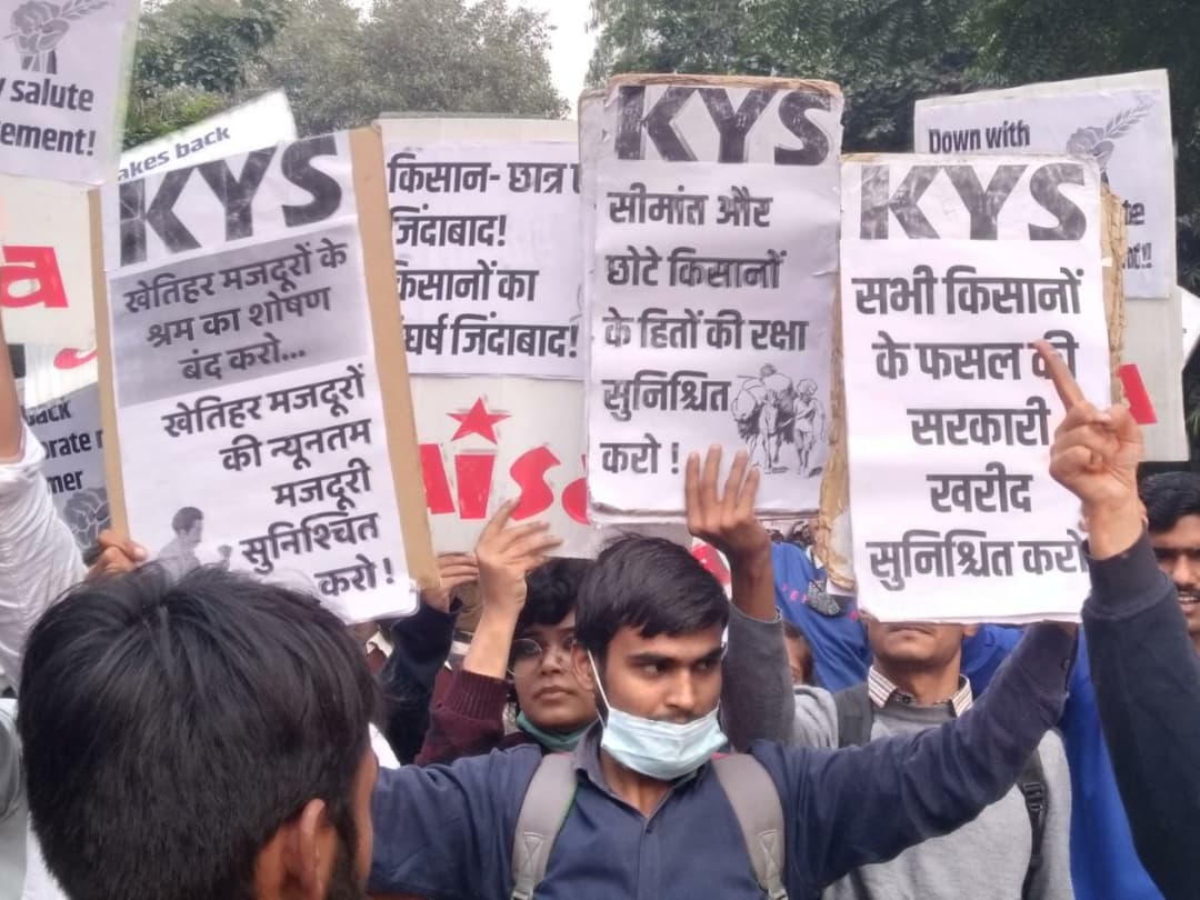 krantikari_yuva's tweet photo. KYS HAILS VICTORY OF FARMERS MOVEMENT!

APPEALS TO REDOUBLE THE INTENSITY OF MOVEMENT ON ISSUES OF SMALL-MARGINAL FARMERS AND AGRICULTURAL LABOURERS!!

KYS ACTIVISTS PARTICIPATE IN RALLY AT NORTH CAMPUS!!

#FarmLaws
#FarmLawsRepealed
#Farmers 
#किसान 
#किसानआंदोलन 

(1/2) https://t.co/q6XrJA2xGw