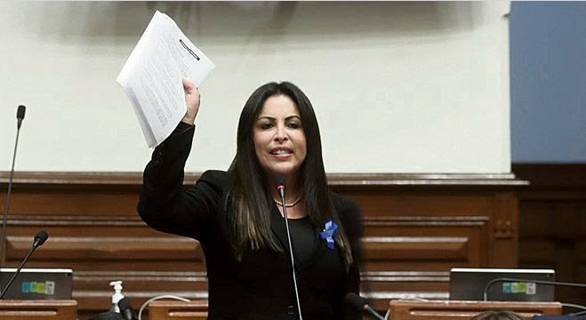 JulioGarciaOrd1's tweet photo. #PatriciaChirinos Esta ruín impresentable se quedó sola en su intento de #GolpeDeEstado contra el gobierno de Pedro Castillo. Pero estos miserables son los que están empujando al abismo al país. No olviden es hija de Enrique Chirinos, sirviente del reo Vladimiro Montesinos. https://t.co/mVQFrL2zPx