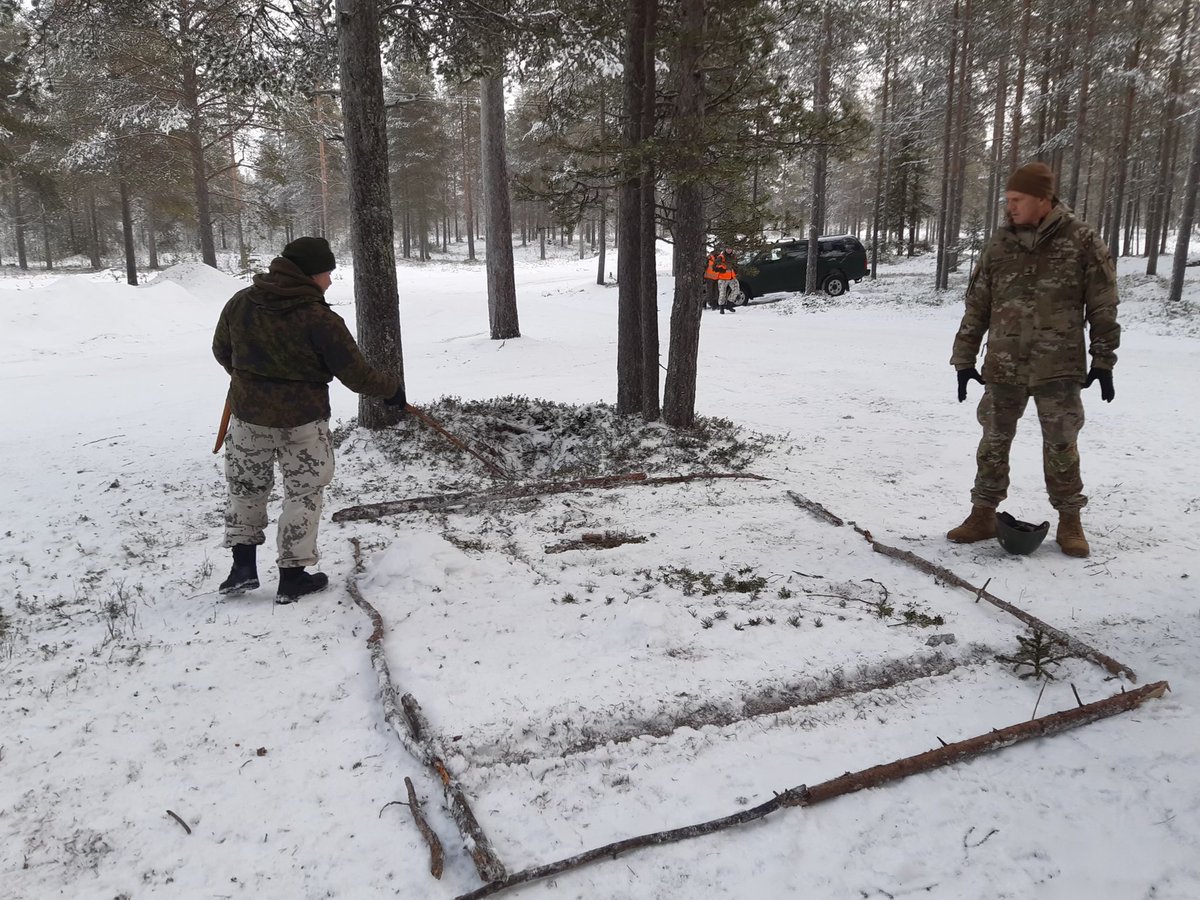 FIARCOM's tweet photo. Close cooperation between 🇫🇮 and 🇺🇸 armies. I just hosted the visit of @USArmyEURAF DCG MG Andrysiak in northern Finland. Highlights of the visit were demonstrations and discussions about #arctictraining, #readiness and the #abilities of the Finnish Army. @Maavoimat @JaakariPR https://t.co/wVaRjrJGNG