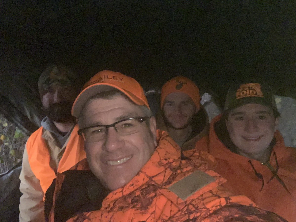 DarrenBaileyIL's tweet photo. Friends, if you’re still hunting for a candidate, look no further. Guns and hunting are a Bailey family tradition and I’m thankful to share that with some of the team this morning before we head back on the campaign trail this afternoon. #standingwithyouin2022 #VoidTheFoid https://t.co/ElnCyhrlP6