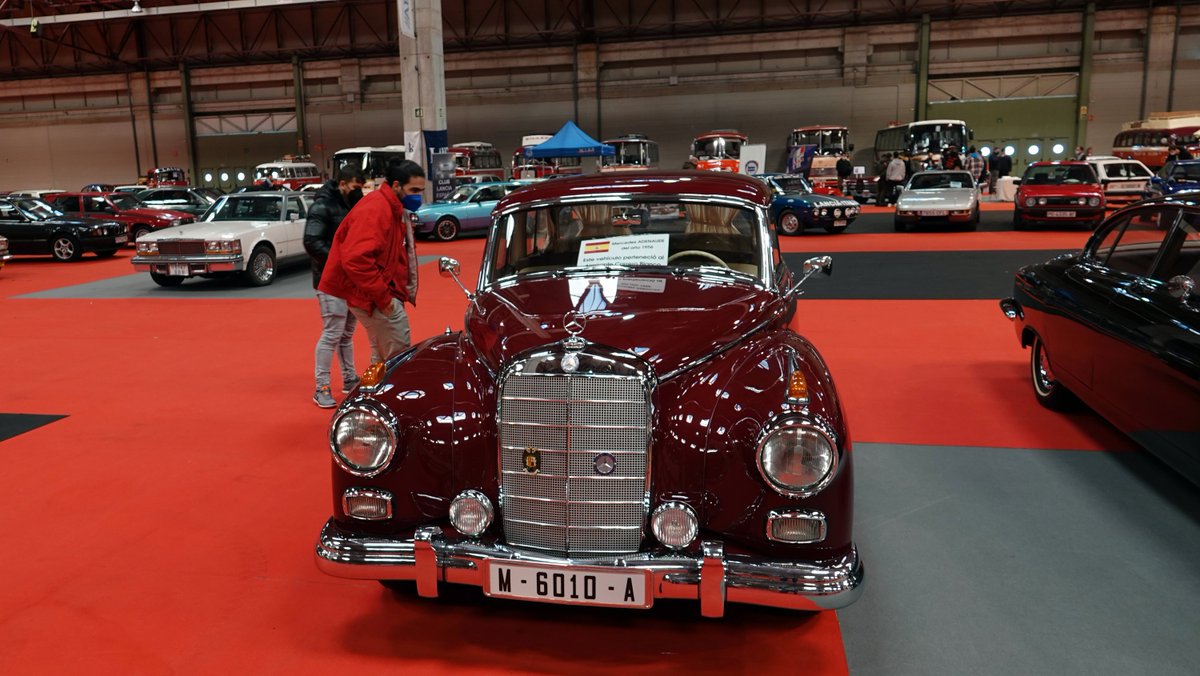feiragalicia's tweet photo. #MotorOcasión Galicia y #AutoClassic muestran ya sus 800 vehículos, con grandes oportunidades y vistosos clásicos. Organizados por Sac Events, se celebran en el recinto hasta el domingo. https://t.co/9kVZKn2Zdn