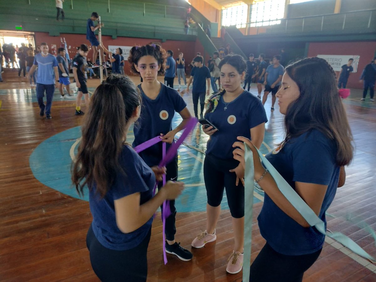 noelialeyria's tweet photo. Polideportivo Zaiman Fiesta de la Educación Física Colegio San Jorge.
@herrerayflia @jalbertogalarza @miguel_sedoff @DirEducFIsica @Hectorjcorti https://t.co/9nPuwMSewU