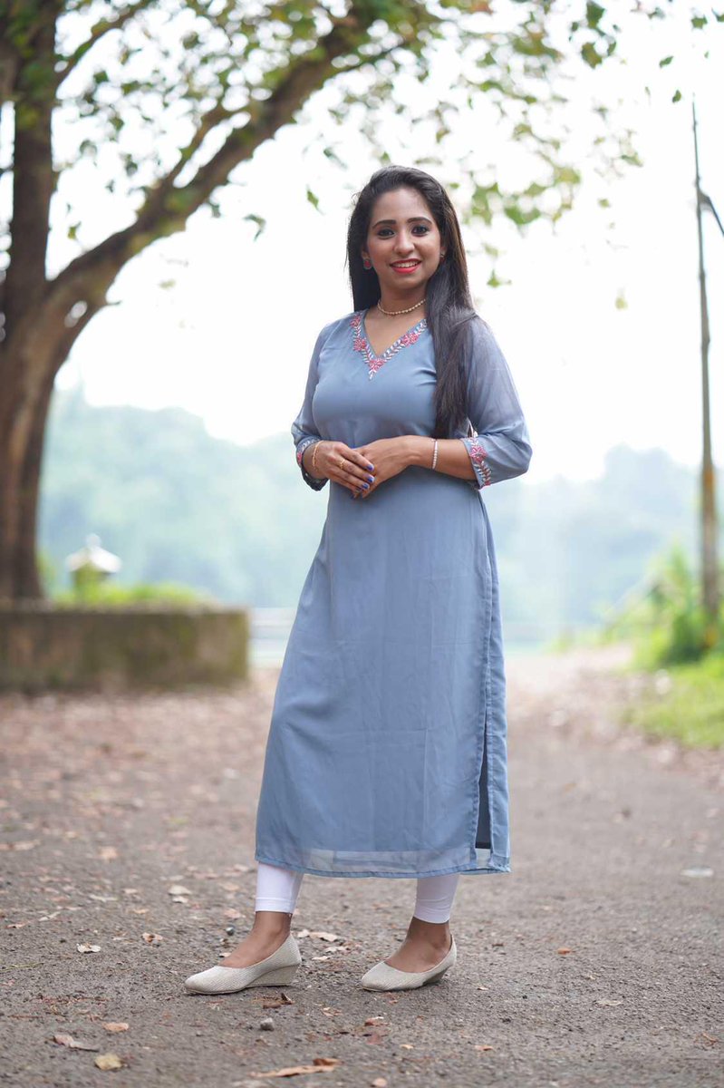 storyvogue's tweet photo. Latest Kurti Collections
#storyvogue #storyvogueofficial #Ethnicity #kurti #neckdesigns #salwar #churidar
.
.
.
.
.
Outfit : zinnairah_by_asnath https://t.co/WSIGIHJ6ut