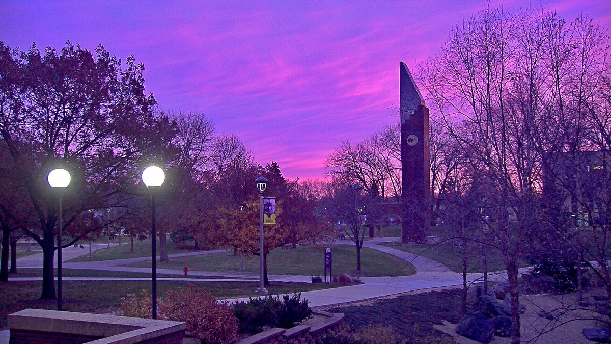 RT @mark_tarello: WOW! Stunning sunrise seen this morning from Minnesota State University, Mankato. #Sunrise #MNwx https://t.co/bmCm3R6Fab