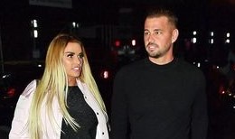 Katie Price and Carl Woods laugh off backlash as fans slam pair for fake Vegas wedding
mirror.co.uk/3am/celebrity-…