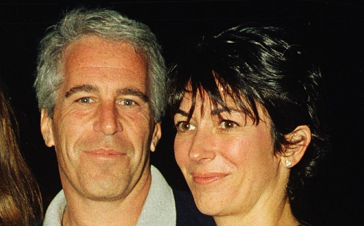 Rothbard1776's tweet photo. Now let’s livestream the trial of Ghislaine Maxwell, the case that has to do with a global sex trafficking, pedophile and government blackmail operation involving some of the most powerful people in the world. That’s the one I want to see. https://t.co/2MnqfiGeV2