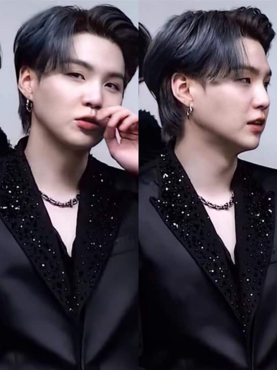 ARMY_MoM97's tweet photo. And then there’s Yoongi looking so hot!! #SUGA #YOONGI #Yoongiboss https://t.co/f12OaV3eHG