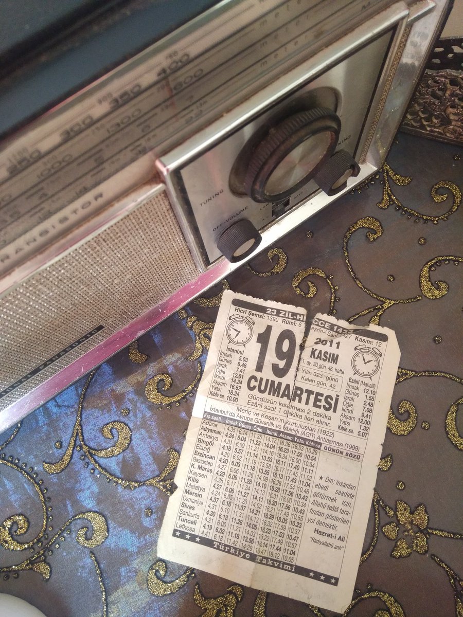 Oysa ÖMÜR dediğin nedir ki,
Önce saatleri takip edersin.
Sonra günleri, haftaları, ayları , yılları ,
Derken kış gelir bahar olur yaz gelir sonbahar olur. Ömür geçer gider. 
Bu gün tam 10 yıl oluyor sensiz. 
Her zaman kalbimin bir köşesinde olacaksın.🖤