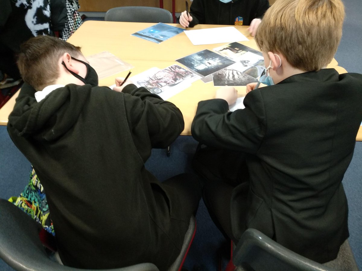 A big thank you to the S1 pupils at @LochendHigh for all of their great work at the Creative Storytelling session I ran in <a href="/LibraryLochend/">Lochend Library</a> today. I was really impressed by the amazing story ideas they came up with! Thanks also to @scottishbktrust's Live Literature programme 😀📚