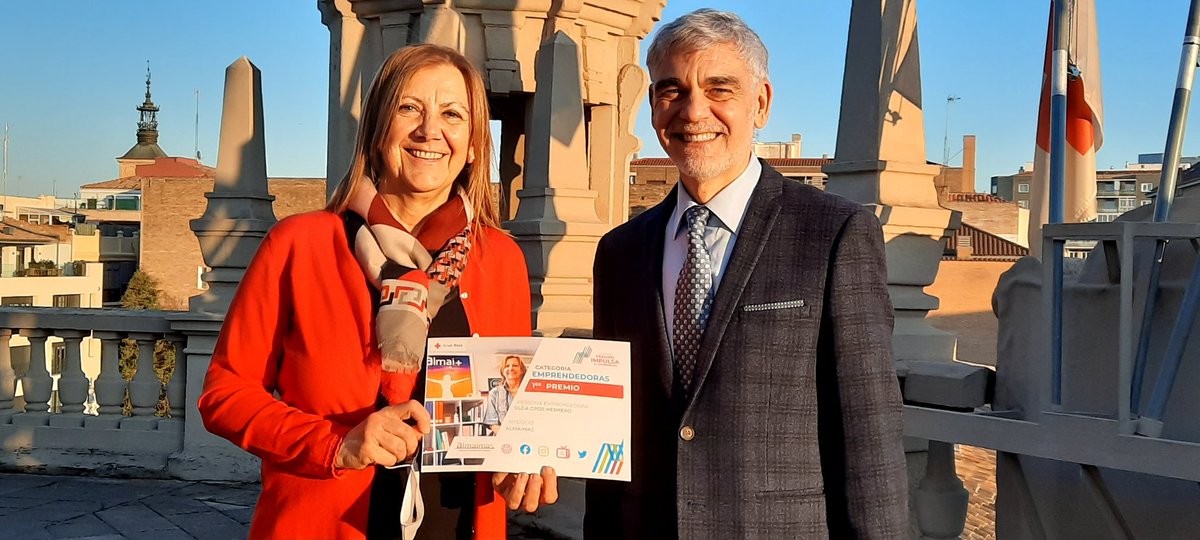 #PremiosImpulsa 
#Autoempleo <a href="/CruzRojaEsp/">Cruz Roja Española</a>

📢Olga Gros, ganadora de la categoría emprendedoras.

Fundadora de la empresa zaragozana #Almaimas. La primera iniciativa aragonesa dedicada al cuidado y acompañamiento de personas dependientes en situación de vulnerabilidad.